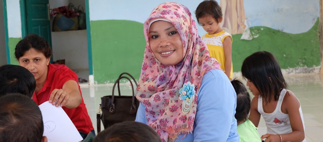 Sarifah, Wholeheartedly Introduces English in Rural Areas of Riau