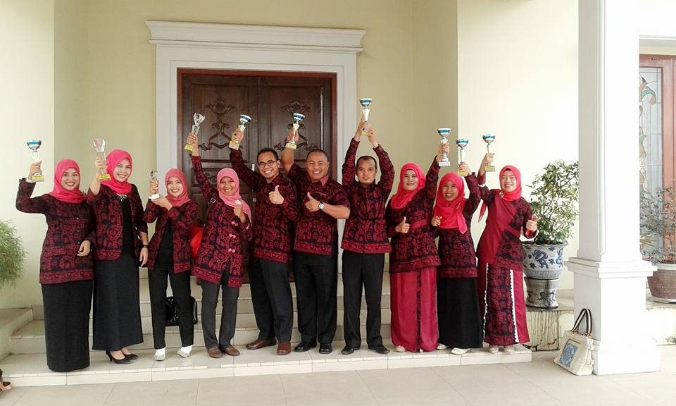 Teacher trained by Tanoto Foundation transforms elementary school in Jambi