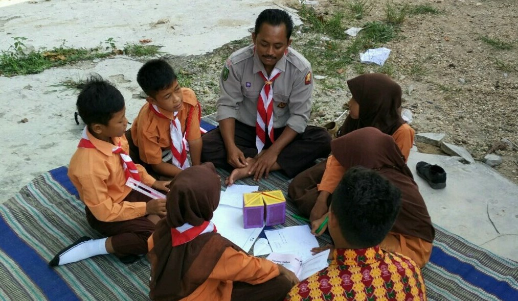 Striving Unselfishly for Indonesian Children Education